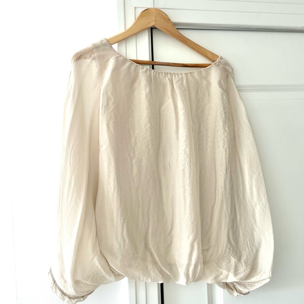 Silky Bubble bottom Elegant Dressy Blouse by Baci - Picture 5 of 10